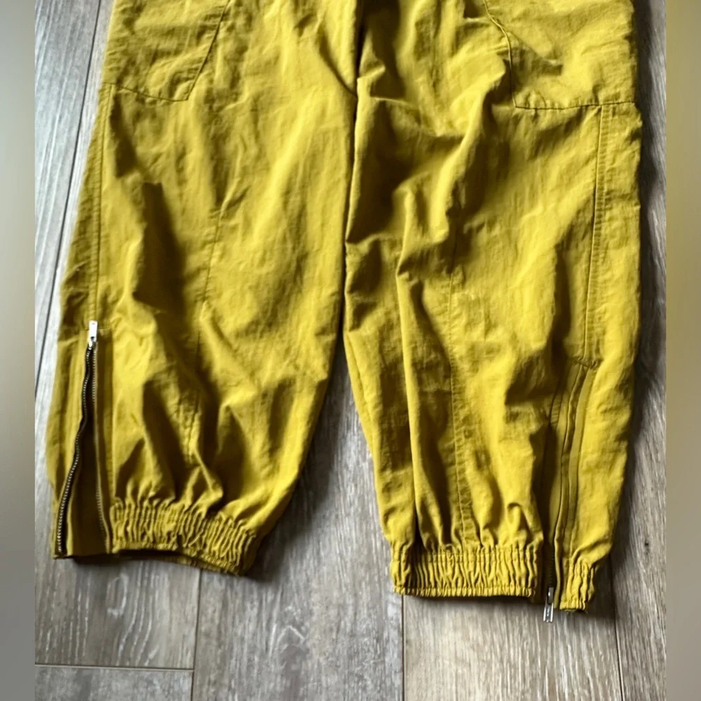 🛍️Quick Dry Jogger pants with zipper ankle & elastic Size Small excellent. - Picture 2 of 10